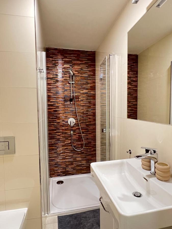 New Apartments Chain Florenc Прага Екстер'єр фото